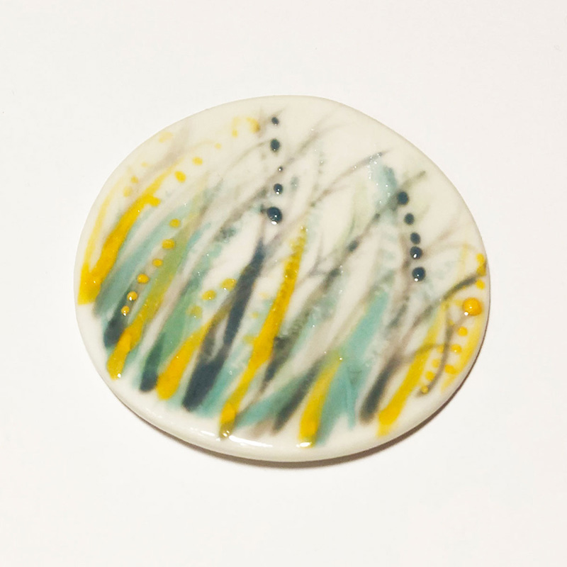 Fotografía curso engobes de porcelana diseño circular colores impartido por María Torné